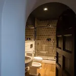 Adastra לינה וארוחת בוקר 4*