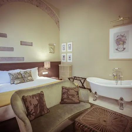 Adastra Bed & Breakfast 3*