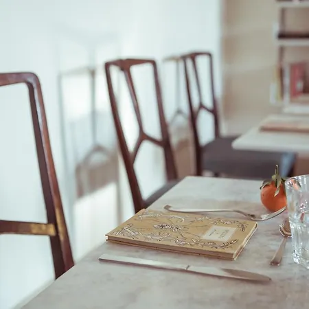 Adastra לינה וארוחת בוקר