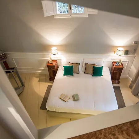 Adastra לינה וארוחת בוקר 4*