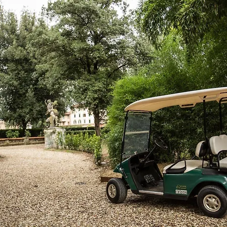 Adastra לינה וארוחת בוקר 4*