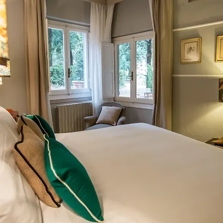 לינה וארוחת בוקר Adastra 4*