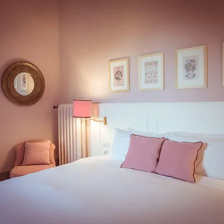 Adastra לינה וארוחת בוקר 4*