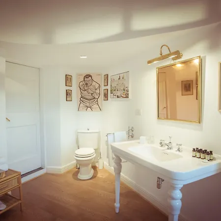 Adastra לינה וארוחת בוקר